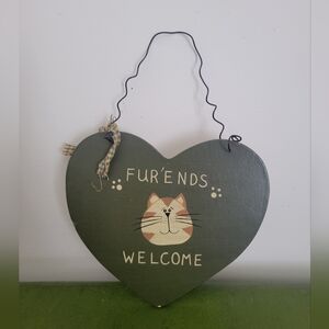 Wooden Heart-Shaped Cat Welcome Sign Decor